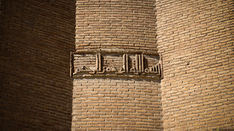 This Kufic inscription introduce the tower