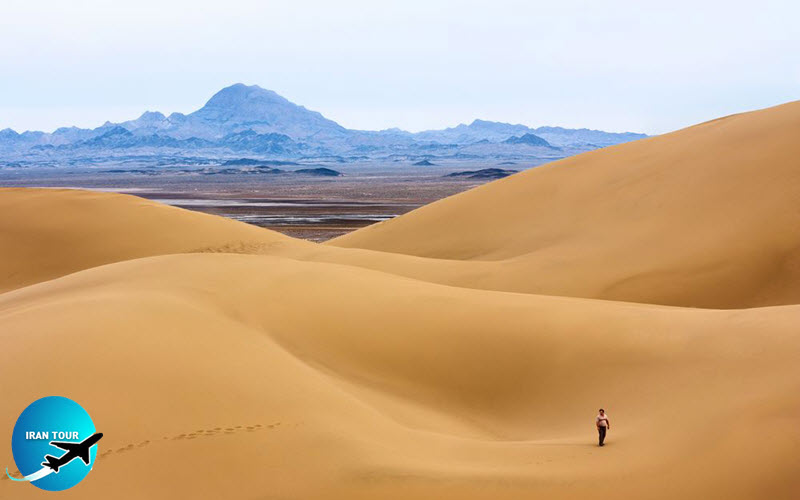 sand dunes of the Maranjab Desert 